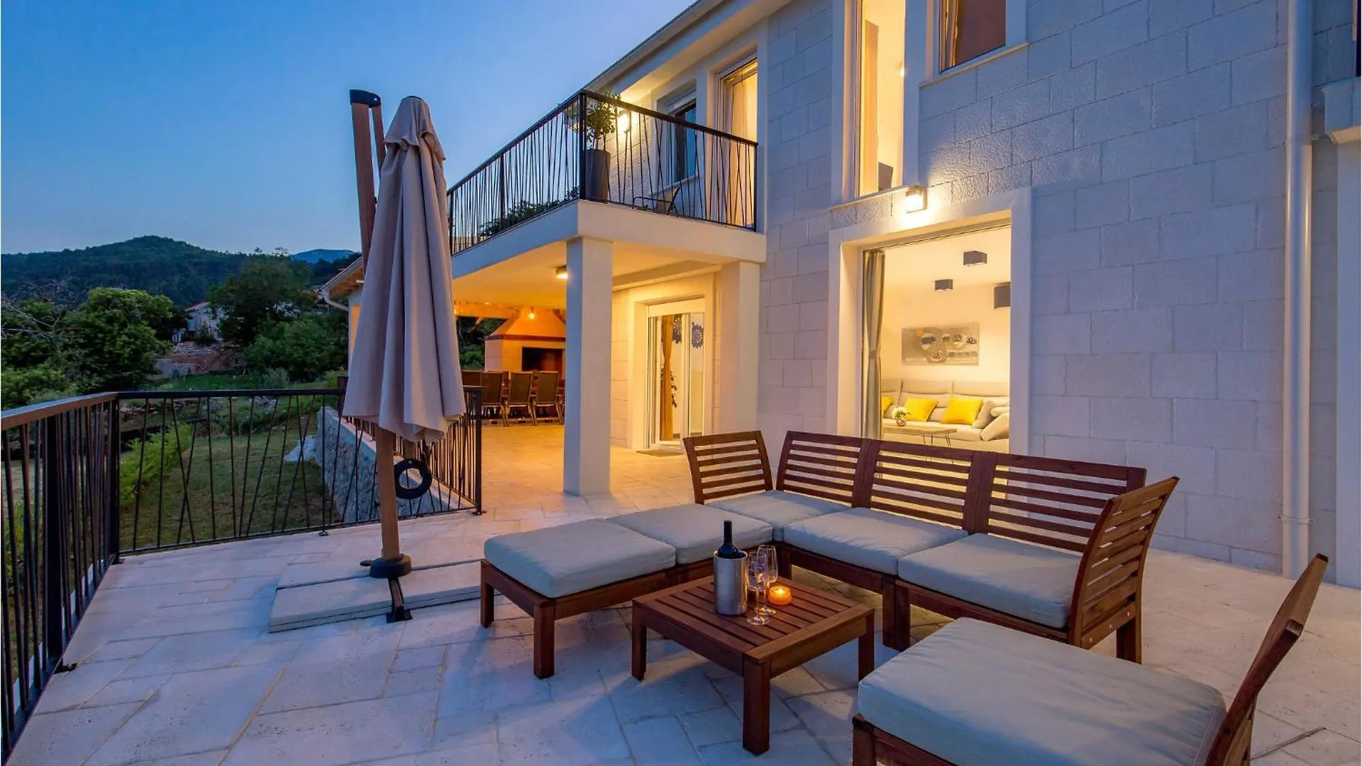 4 Bedroom Pet Friendly Home In Poljane 0*,