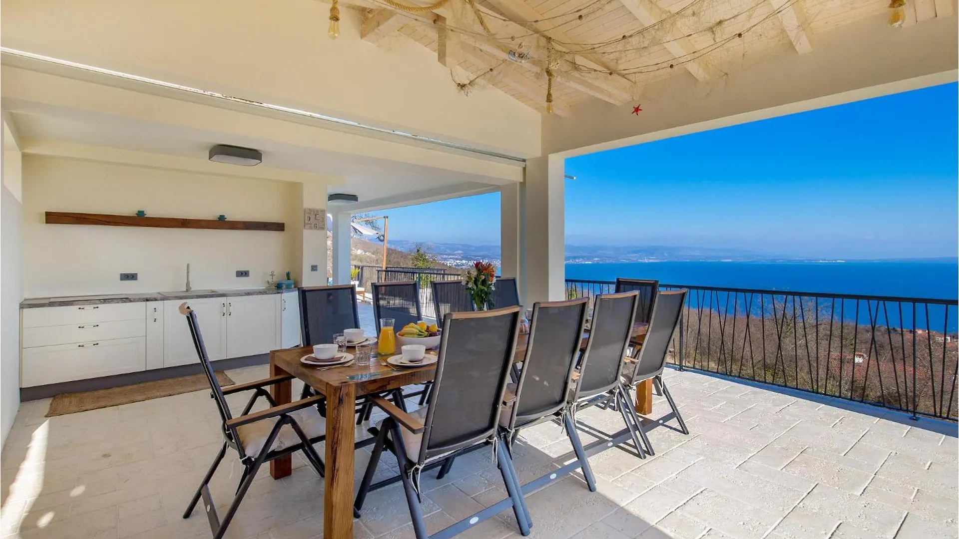 Holiday home 4 Bedroom Pet Friendly Home In Poljane