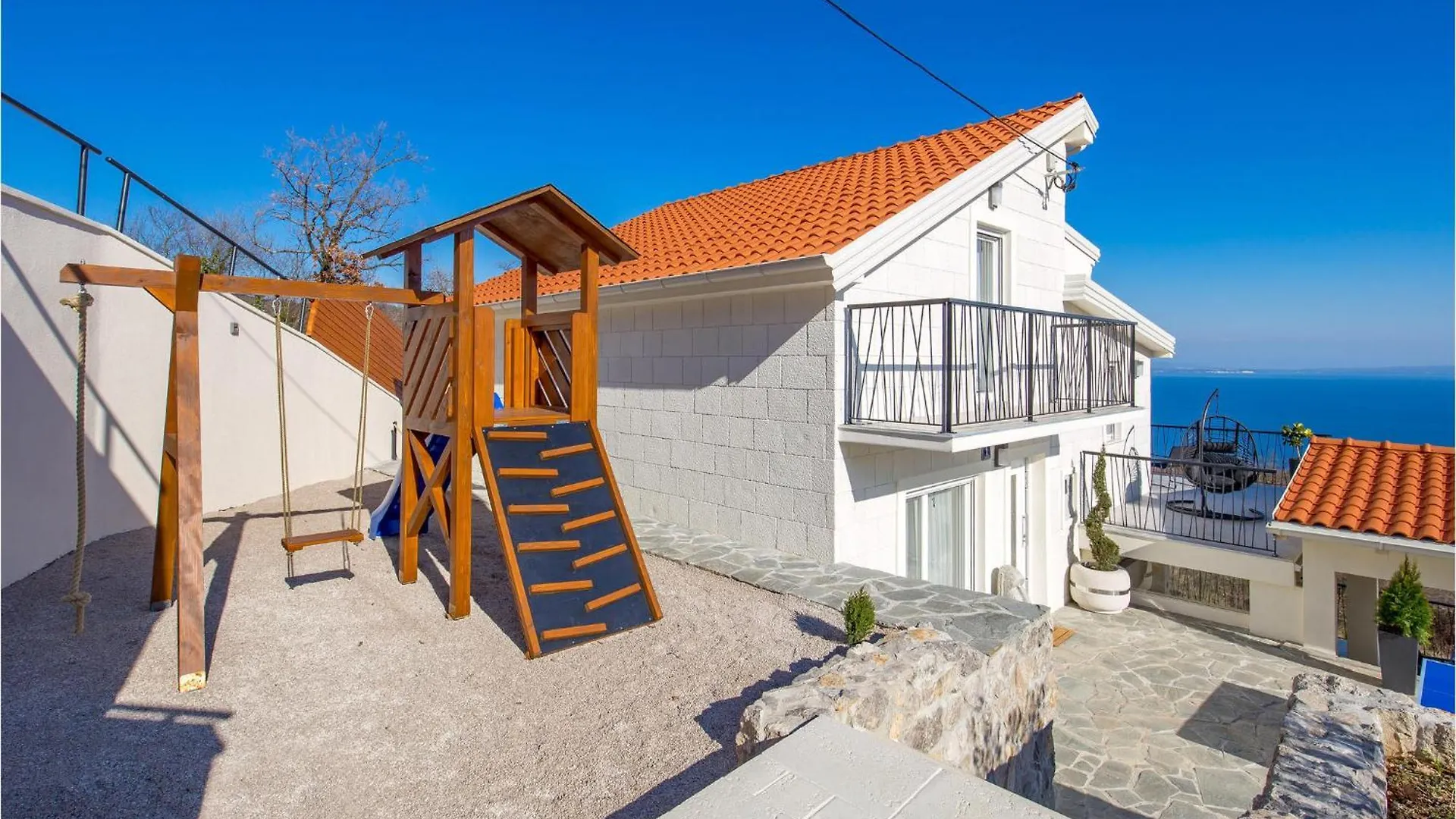 4 Bedroom Pet Friendly Home In Poljane