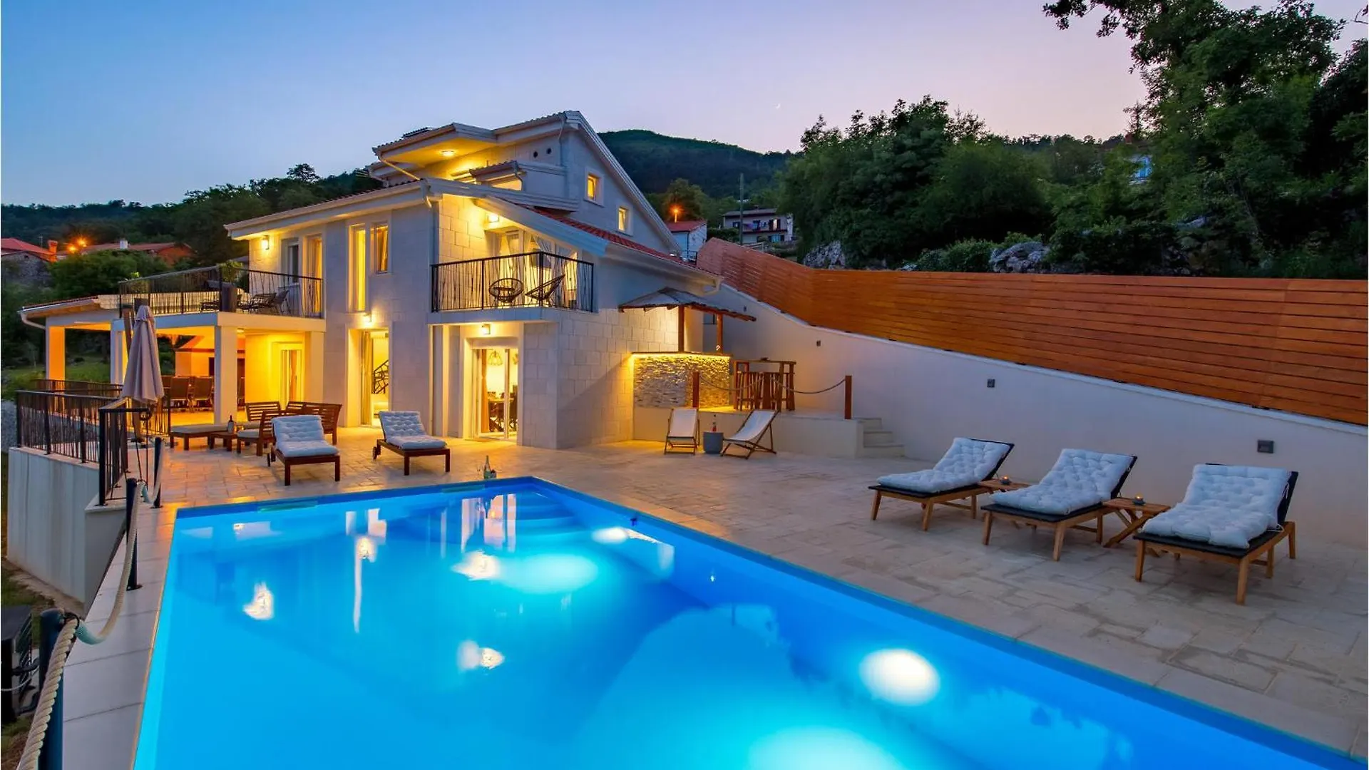 Holiday home 4 Bedroom Pet Friendly Home In Poljane