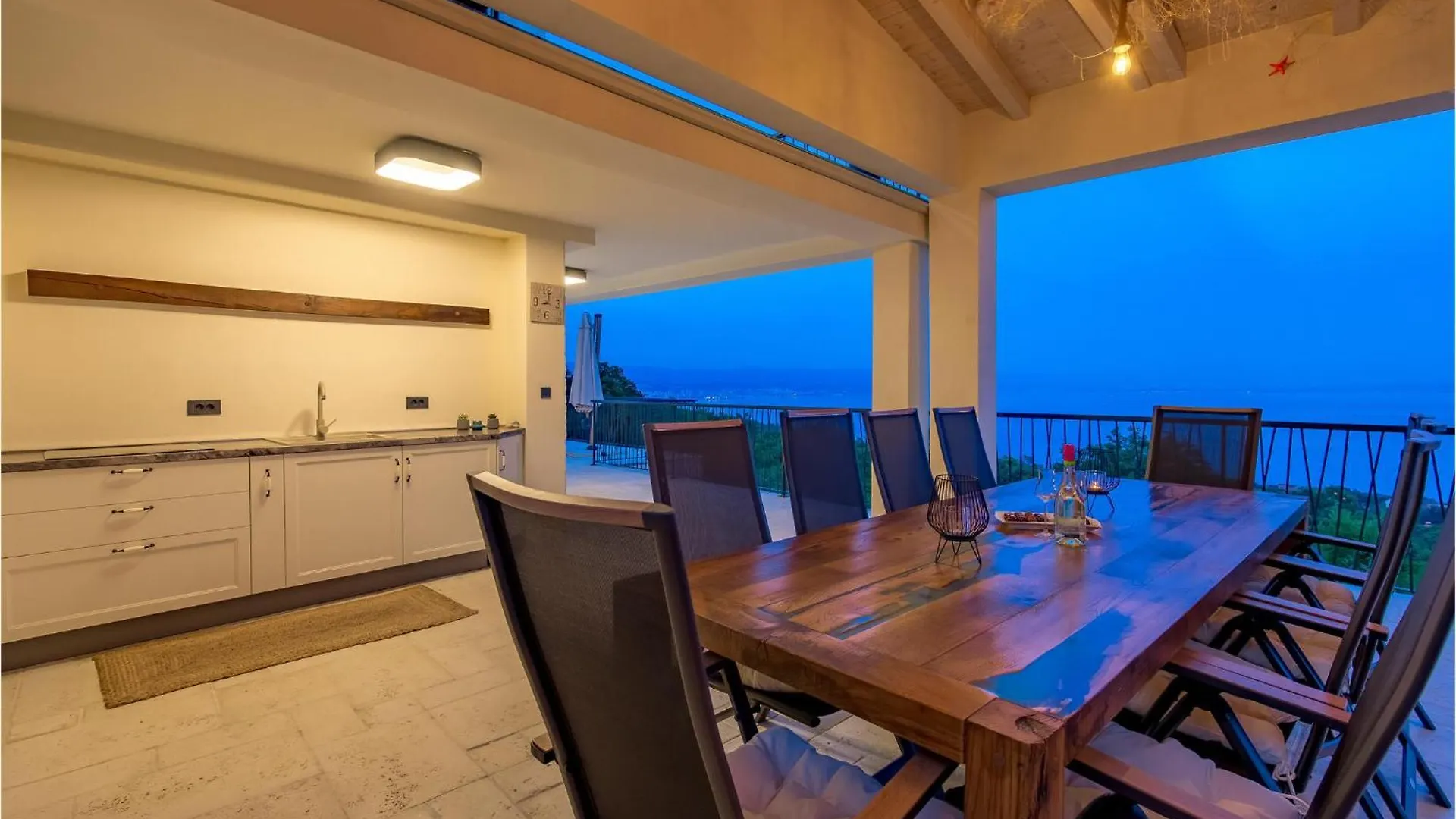 4 Bedroom Pet Friendly Home In Poljane Holiday home